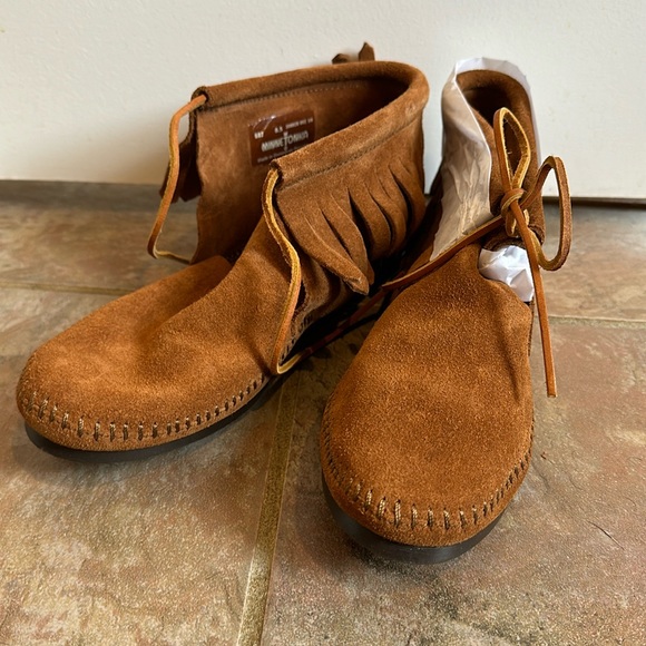 Minnetonka moccasins - Picture 1 of 4
